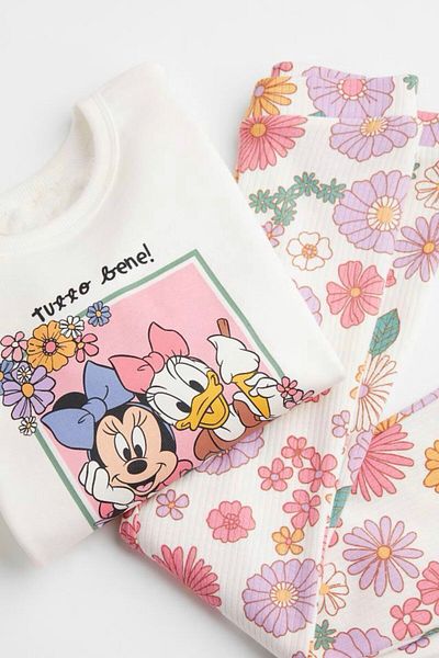 Pink Hippo Kids طقم سويت شيرت مطبوع من ديزي وميني وجوارب إسبانية مضلعة للفتيات
