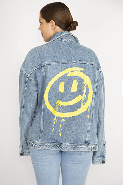 Şans Women's Large Size Blue Denim Coat with Print Detail on the Back 65N36974