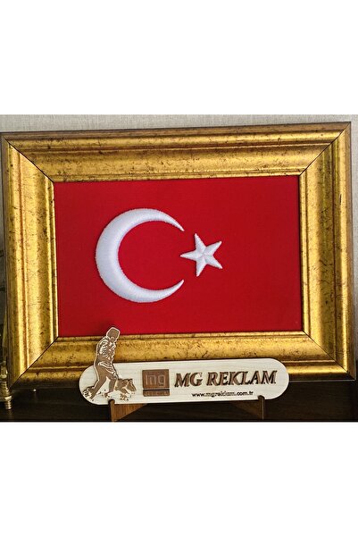 Nakışlı Türk bayrağı