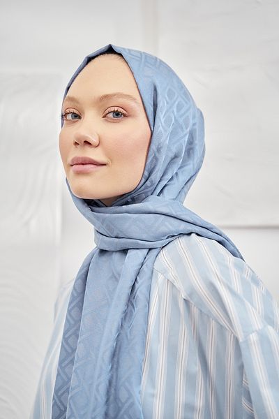 ARMANDA ITALIAN JACQUARD GEOMETRIC PATTERN SWALL