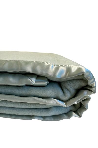 ICON SILK Pure Silk Blanket Light Green