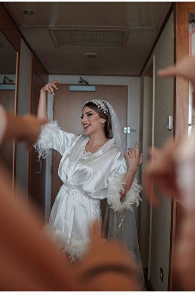 lousa Kadın Beyaz Kollar Ve Etek Ucu Kaz Tüylü Saten Bride Sabahlık