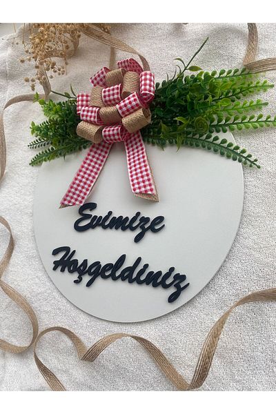 HOBİ55 Στολίδι πόρτας Καλώς ήρθατε στο σπίτι μας Λευκό δώρο με πέταλα 2023-3 Κόκκινη κορδέλα