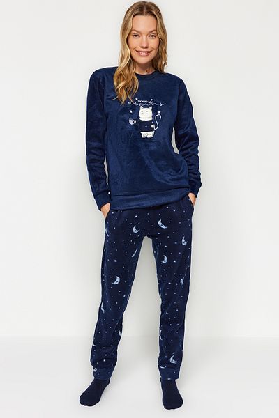 Trendyol Collection Sötétkék macska hímzett bársony téli kötött pizsama szett THMAW24PT00169
