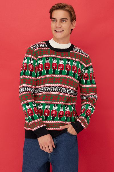Trendyol Collection Mehrfarbiger Weihnachtsstrickpullover mit normaler Passform und Rundhalsausschnitt TMNAW24KZ00070