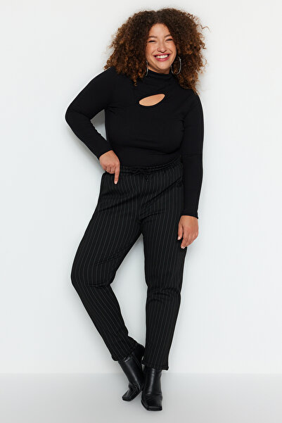 Trendyol Curve بنطال محبوك متشابك مخطط باللون الأسود TBBAW24AJ00009