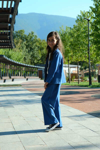 Babykokko Set triplu blezer cu pantaloni largi și crochet alb