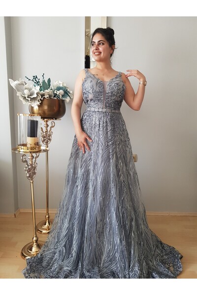 FERGAN KADIN GÜMÜŞ KENDİNDEN SİMLİ DESENLİ GENİÇ KESİM ÖZEL TASARIM ABİYE ELBİSE