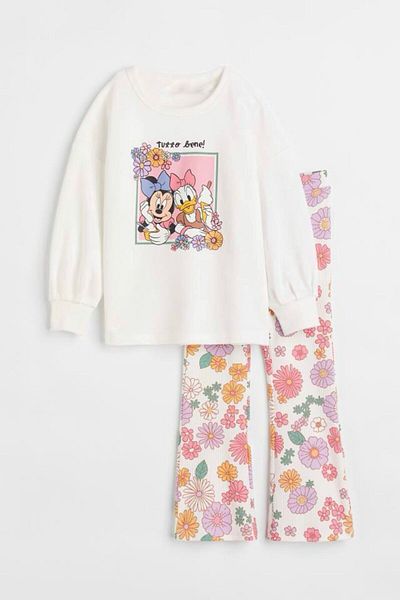 Pink Hippo Kids طقم سويت شيرت مطبوع من ديزي وميني وجوارب إسبانية مضلعة للفتيات