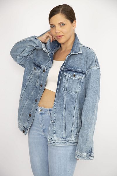 Şans Women's Large Size Blue Denim Coat with Print Detail on the Back 65N36974