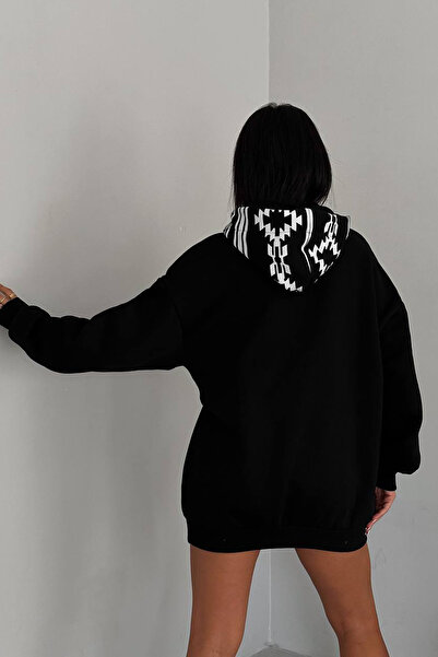 Ortaya Çık Black Oversize Sweatshirt with Print Detail