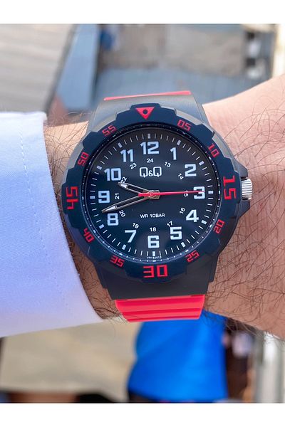 Q&Q VR91J999YW Waterproof Men's Wristwatch with Silicone Cord