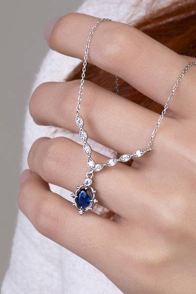 goldberia Tasarım Oval Safir Renk Taşlı Kolye