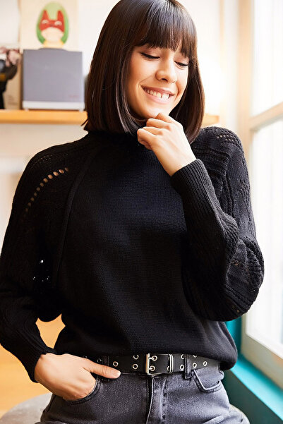 MissKybele Yarım Boğazlı Dik Yaka Delikli Dantelli Uzun Kol Uzun Manşetli Rah...