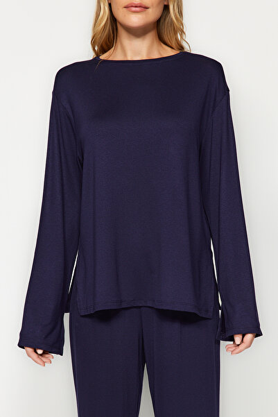 Trendyol Collection Sötétkék kötött pizsama szett - póló és nadrág hasítással THMAW24PT00117