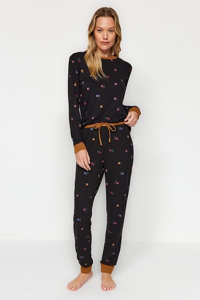 Trendyol Collection Černá sada bavlněného jogger pyžama s květinovým potiskem - Thmaw24Pt00227