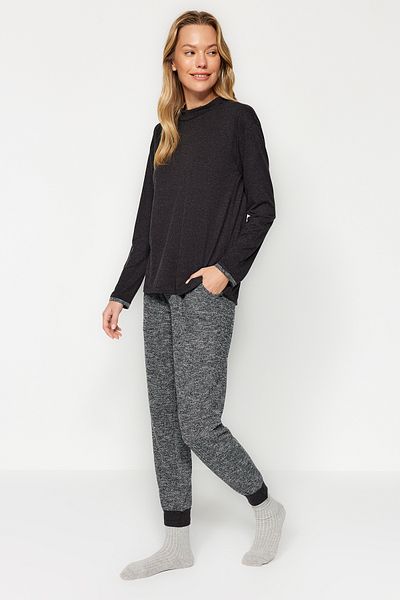 Trendyol Collection Black Cuff Detailed Tričko-Jogger Pletené pyžamo Set THMAW24PT00222