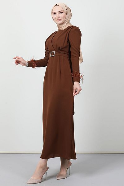 Giza Giyim Φόρεμα Hijab με λεπτομέρεια με πούπουλα καφέ