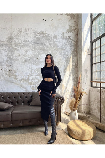 MERC Göbek Dekolteli Yırtmaçlı Elbise