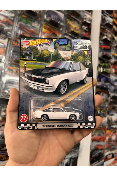 HOT WHEELS 1977 هولدن تورانا A9x بريميوم 1.64