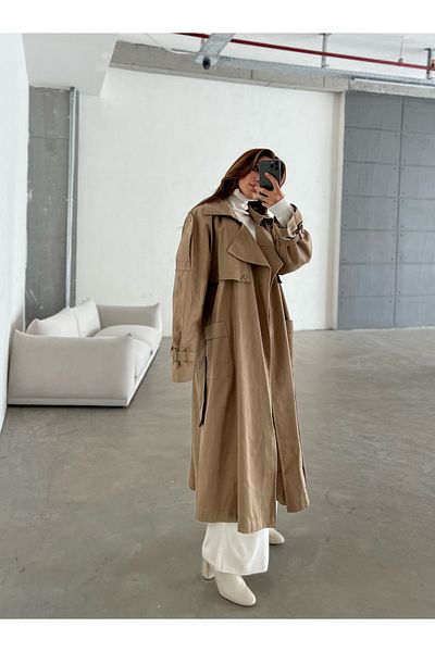 Laluvia Dunkelbeiger Trenchcoat aus Gabardine mit zweireihigem Kragen und Druckknöpfen und detailliertem Gürtel