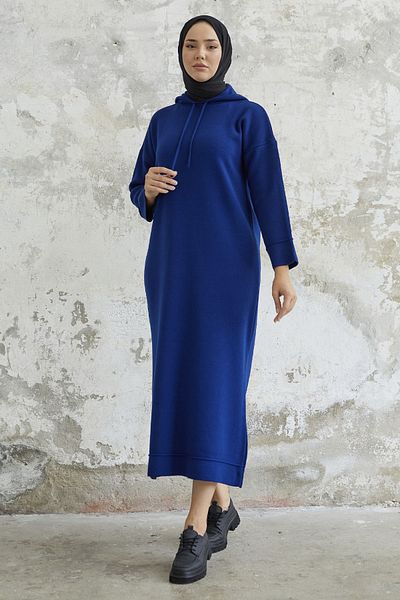 InStyle Pletené šaty Ivona s kapucí - námořnická modrá