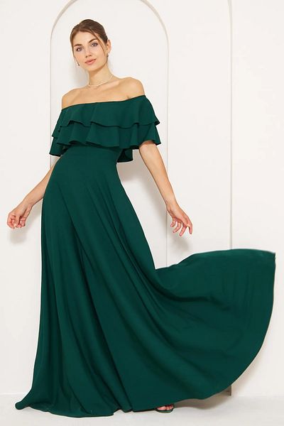 vuvutasarım Flexibles, trägerloses, smaragdgrünes Abendkleid mit Carmenkragen und ausgestelltem Schnitt in Maxilänge aus Atlasstoff 164