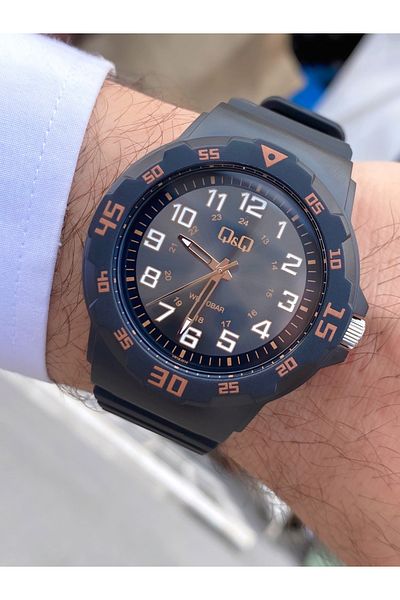 Q&Q VR91J999YW Waterproof Men's Wristwatch with Silicone Cord