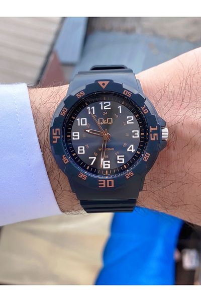 Q&Q VR91J999YW Waterproof Men's Wristwatch with Silicone Cord