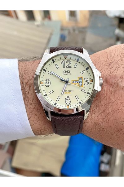 Q&Q Q811J9016Y Cream Color Dial Calendar Leather Cord Classic Men's Wristwatch