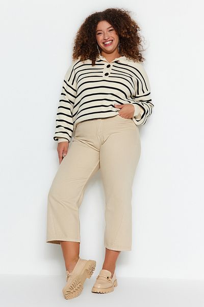 Trendyol Curve Beige High Waist Wide Cut Short Jeans TBBAW24CJ00016