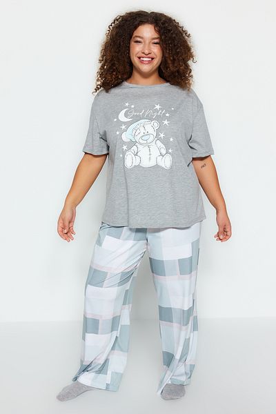 Trendyol Curve Grau bedrucktes kariertes Strickpyjama-Set TBBAW24AI00020