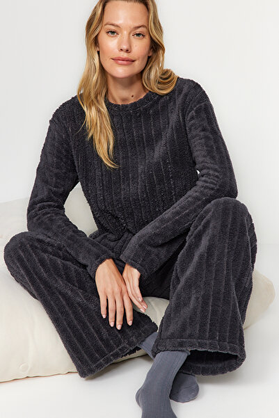 Trendyol Collection Anthrazitfarbenes Wellsoft Winter-Strickpyjama-Set THMAW24PT00042