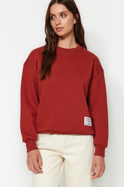 Trendyol Collection Regular Fit Strick-Sweatshirt mit Rundhalsausschnitt und Tile Label-Details TWOAW24SW00289