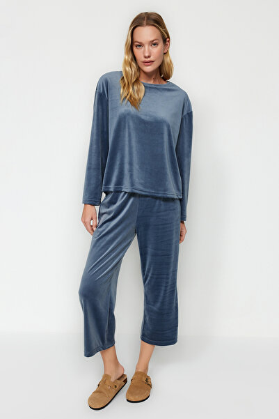 Trendyol Collection Modré tričko Soft Feel Velvet-Kapri pletené pyžamo Set THMAW24PT00165