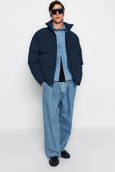 Trendyol Collection Unisex bunda s námořnickou modrou Oversize Puffer Jacket - Stojanový límec, vodě a větru odolná Tmnaw24Mo00003