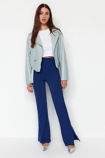 Trendyol Collection Indigoblaue, seitliche Schlitze, ausgestelltes/spanisches Bein, Strickhose mit hoher Taille TWOSS23PL00134