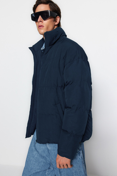 Trendyol Collection Sötétkék uniszex túlméretezett szabású állógallér, víz- és szélálló, felfújható télikabát TMNAW24MO00003