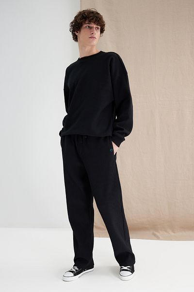 Trendyol Collection Black Oversize/Wide Cut Textured Label Detailed Open Leg Sweatpants Tmnaw24Ea00024
