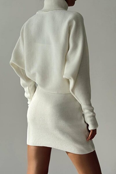 vuvutasarım Turtleneck, kézzel karcolt fehér kötött pulóver és magas derekú fehér kötöttáru szoknya szett 075