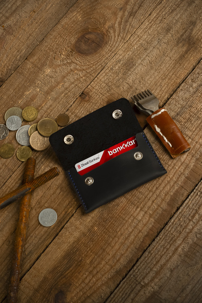 Lost Slope حاملة بطاقات جلدية - جلد حقيقي وصناعة يدوية - أسود مجنون