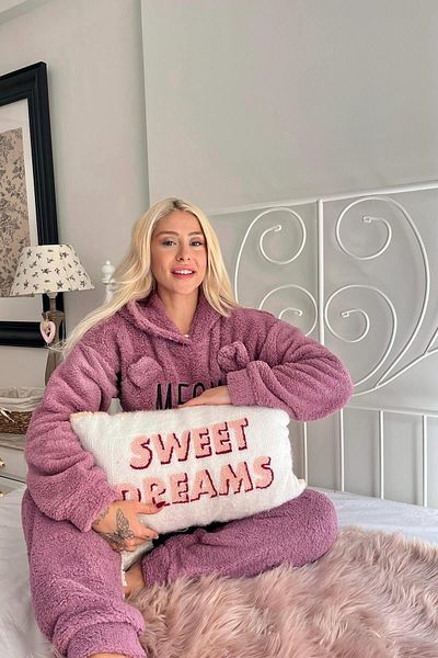 Pijamaevi Lila Meow gemustertes Vollplüsch-Pyjama-Set