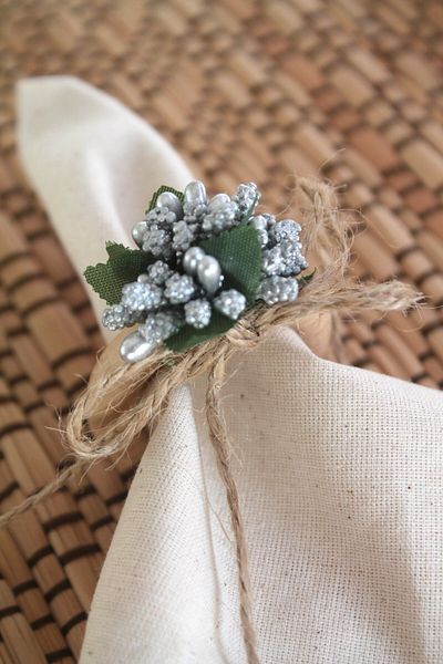 Emtory Home 6 Pieces Silver Bud Flowering Napkin Rings with Natural Wooden Ring