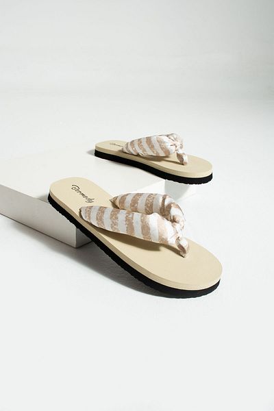 Bermody Παντόφλες παραλίας Bella Cream Chiffon Puff Fabric Flip Flops που δεν πονάνε