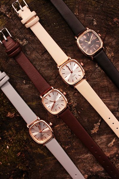 Ricardo Beige Leather Band Retro Minimal Women's Wristwatch