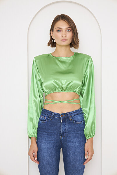 WOMAN VISION Зелена атласна блуза з короченим кроєм, декольте на спині та зав...