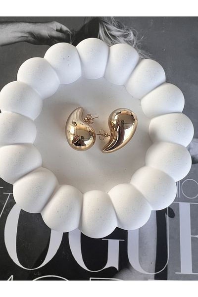 Rachel Big Drop Model Gold Earrings