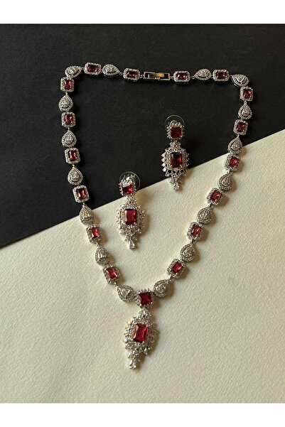 JEICON ATELIER Özel Tasarım Kırmızı Ve Beyaz Baget Zirkon Taş İşlemeli Küpe-Kolye Set