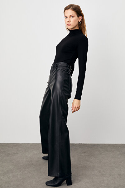 Ladima Дамски черен боди с половин поло яка