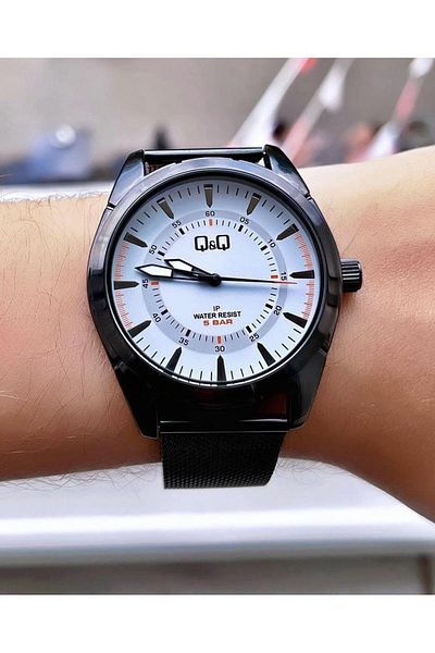 Q&Q  Men's Straw Cord Wristwatch